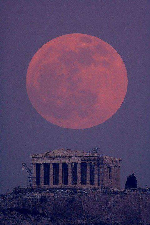 The big red moon
Rising over the ancient ruins..
Bringing to light
A rage that o...