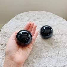 USE BLACK ONYX HEALING CRYSTAL FOR PSYCHIC PROTECTION, EVIL EYE & GROUNDING